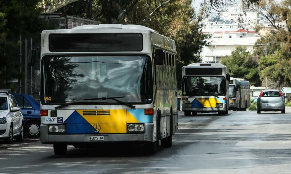 Φωτιά σε λεωφορείο στην πανεπιστημίου – Λαχτάρησαν οι επιβάτες, κατέβηκαν όλοι σώοι
